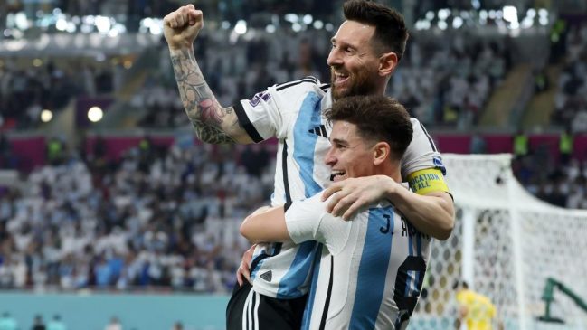 Lionel Messi Julian Alvarez Argentina Australia World Cup 2022